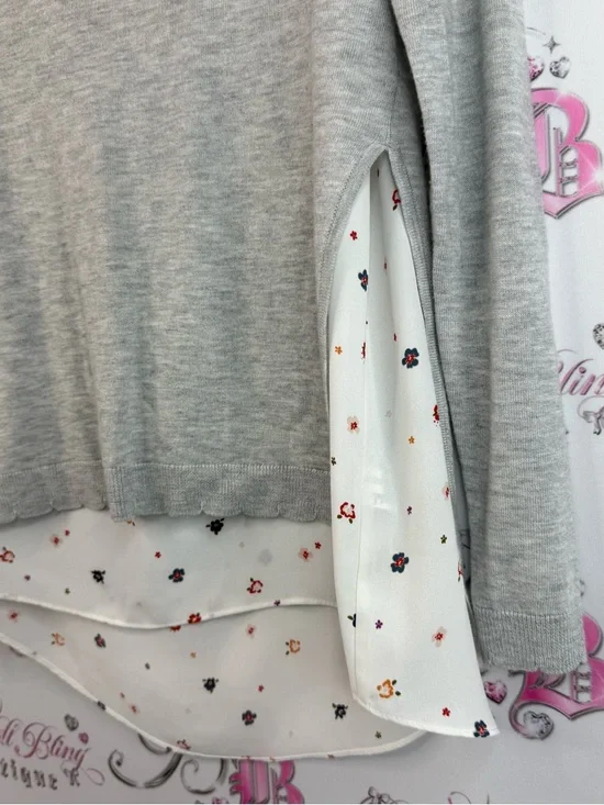 RW&CO. Long sleeve floral sweater V‑Neck Sweater Tunic with White Floral Back - Picture 4 of 10